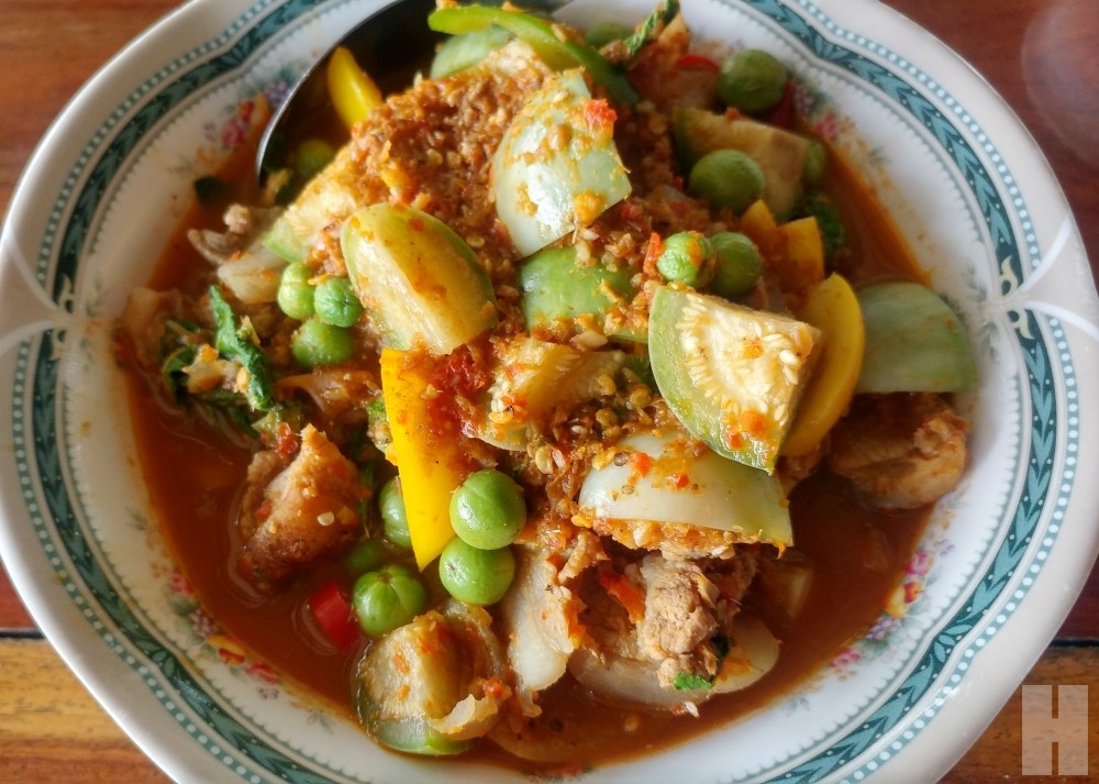 ตามหา "รสป่า" กับจานเด็ดเผ็ดจนน้ำตาท่วม