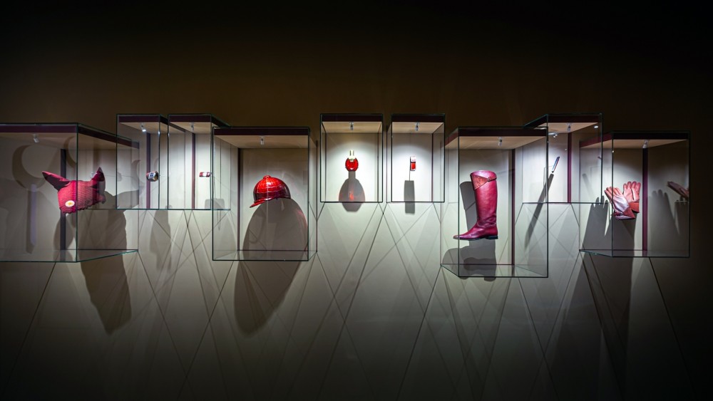 ความผูกพันของ Hermès ที่มีต่อ Rouges H สีแดงเข้มที่ผู้คนจดจำไม่รู้ลืม