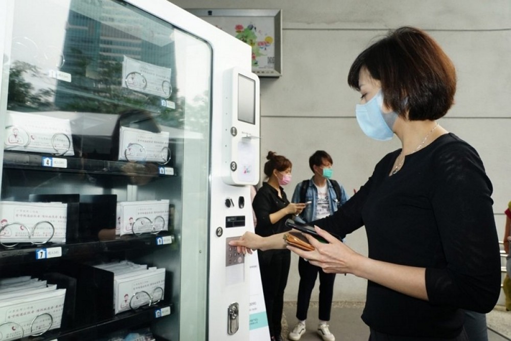 ไทเปเปิดตัวเครื่องขายหน้ากากอนามัยอัตโนมัติที่ซื้อได้ง่ายในครึ่งนาที