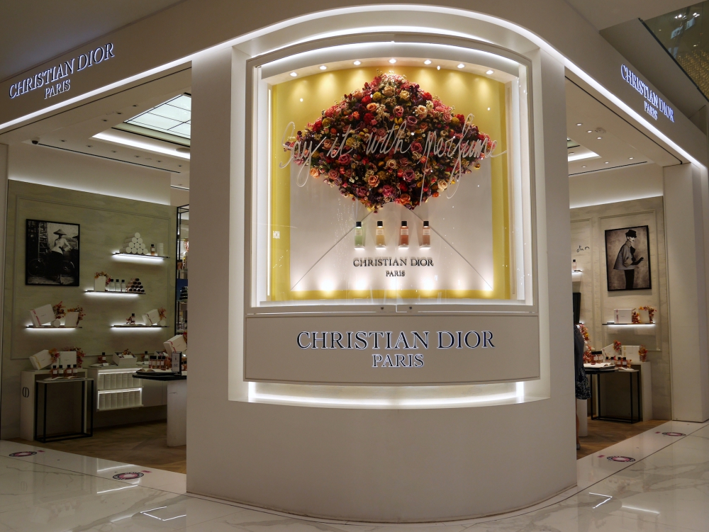 Dior perfume shop Paris