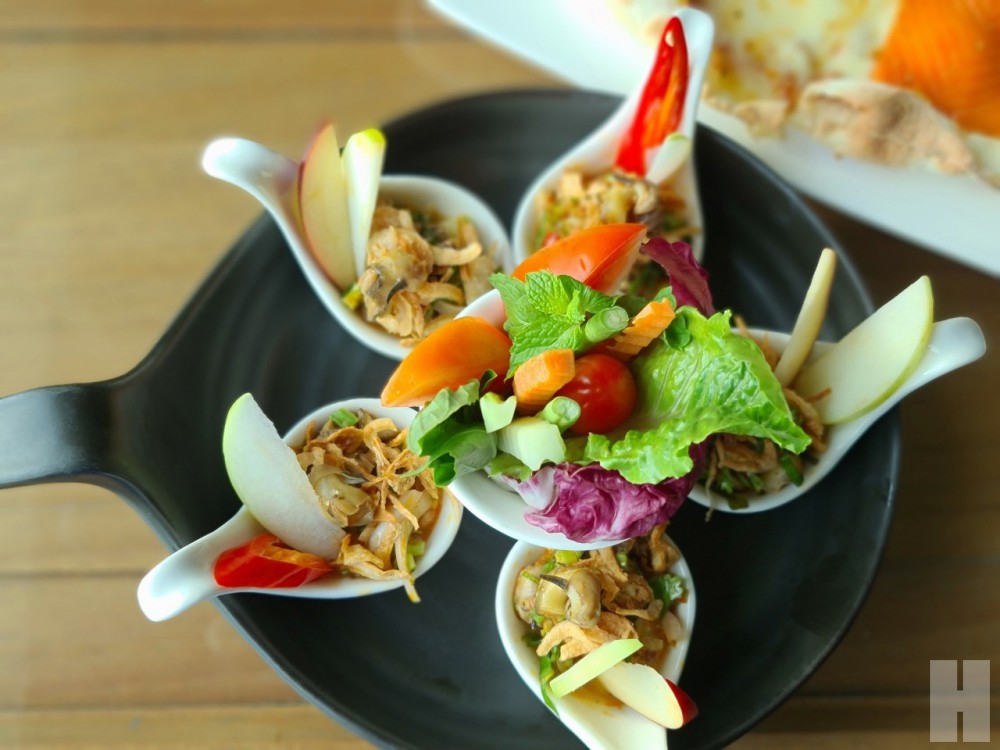 เมนูหอยหวานไม่จกตาที่ The Deck by Arun Residence