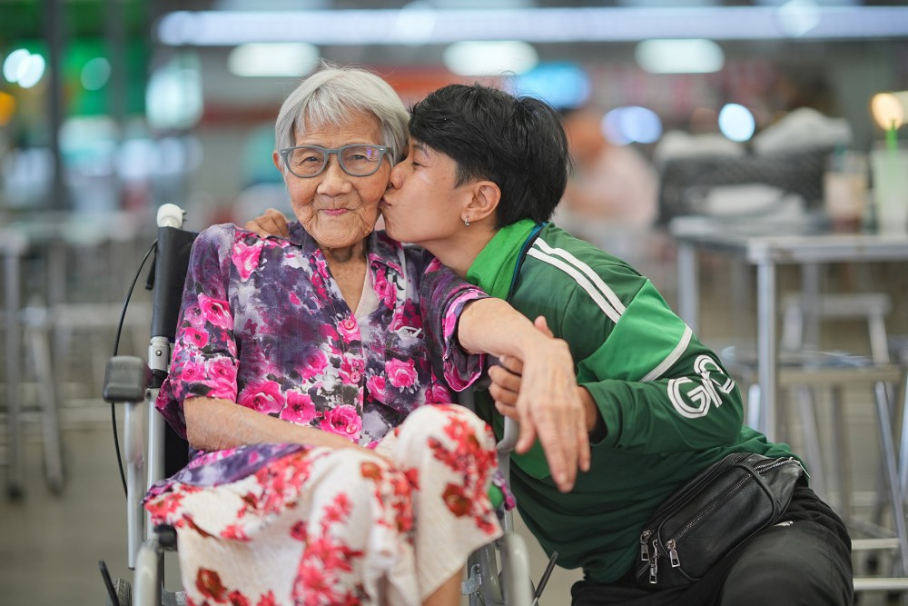 สองแกร็บสาวสู้ชีวิต คุณแม่เลี้ยงเดี่ยว-ลูกสาวกตัญญู กับมุมมองความรักที่มีต่อความเป็นแม่