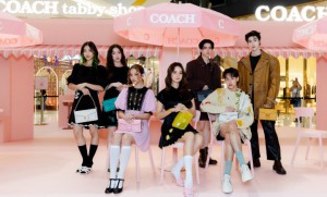 Coach เปิดตัว The Coach Tabby Shop เฉลิมฉลองการแสดงออกและการปลดปล่อยตัวตน