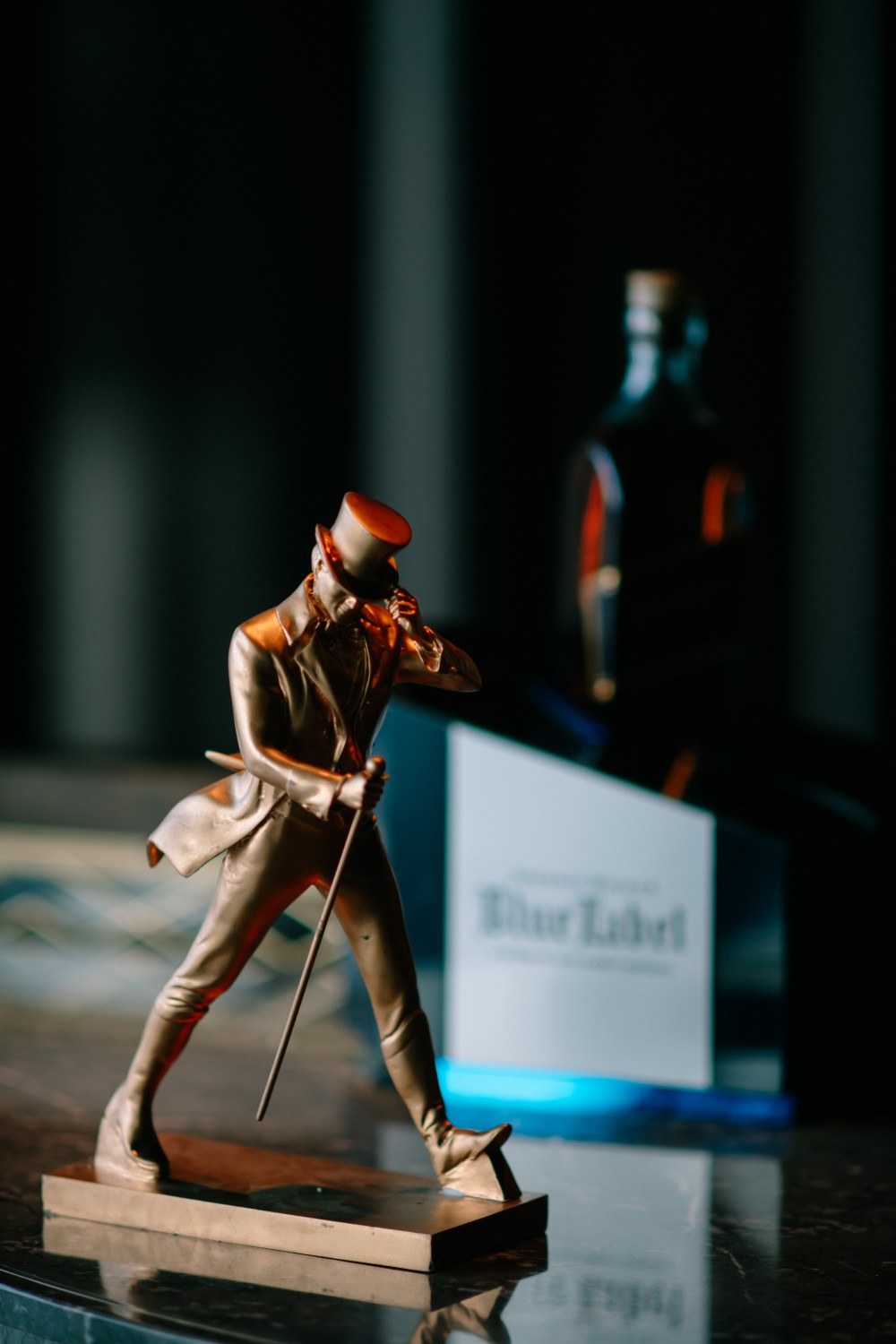 ทำความรู้จัก Johnnie Walker Blue Label กับ “ยวน กันน์” 