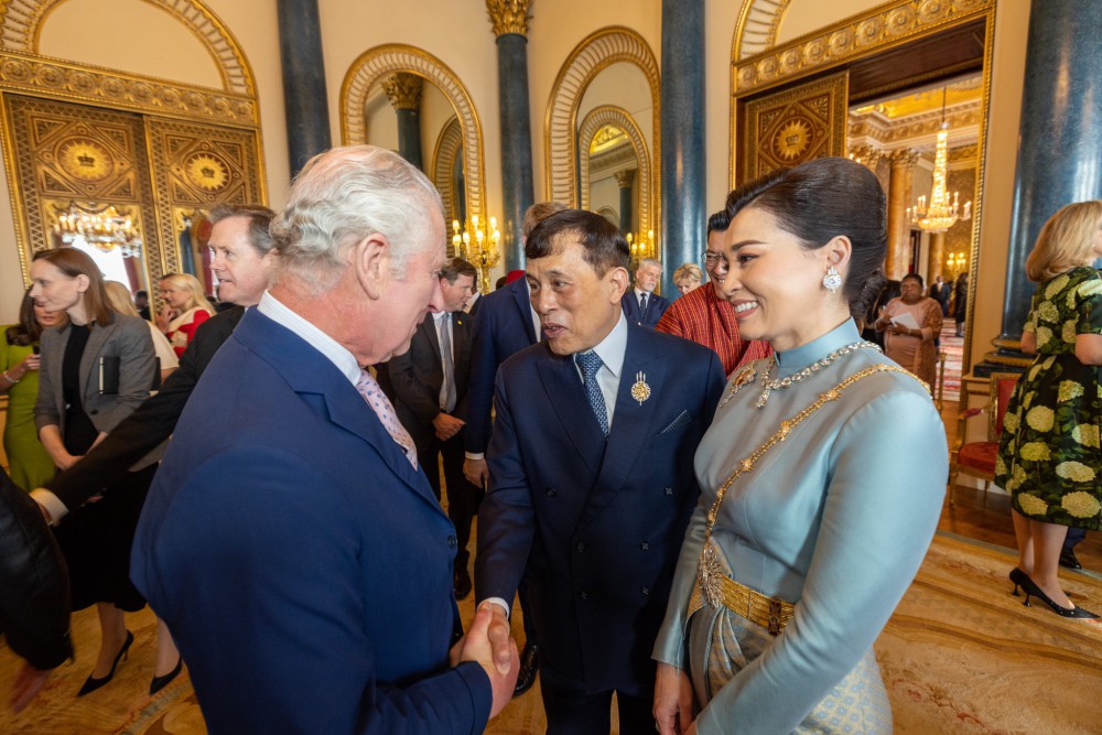 ในหลวง-พระราชินี เสด็จฯ ทรงร่วมงานพระราชทานเลี้ยงรับรองตามคำทูลเชิญของ สมเด็จพระเจ้าชาร์ลส์ที่ 3