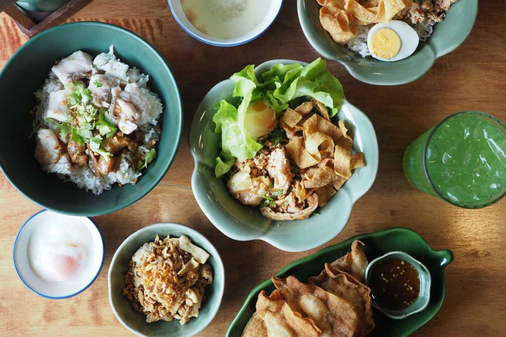 ลิ้มรสมื้อธรรมดาที่แสนพิเศษ ที่ร้าน "โอชาม" ข้าวต้มแห้งสูตรอาม่ากว่า 3 ทศวรรษ
