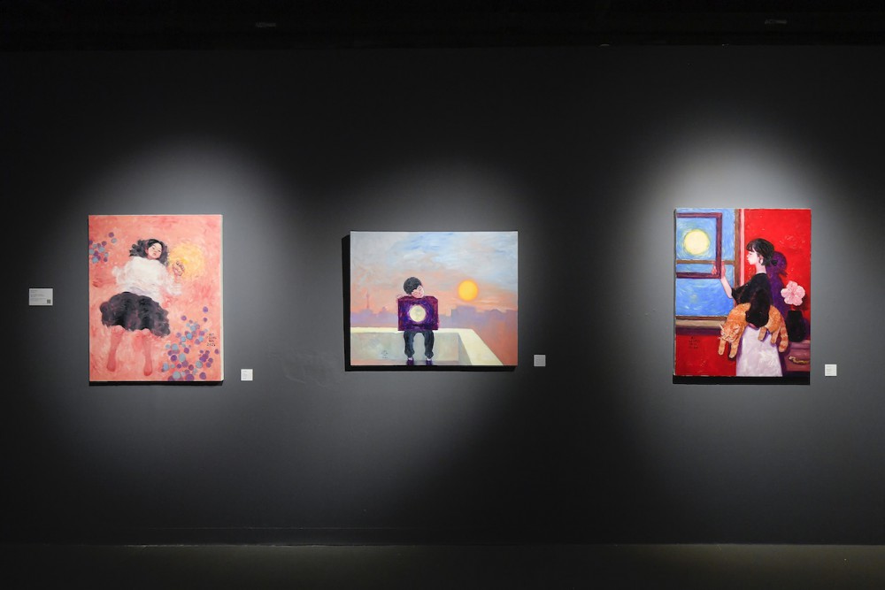 9 artists showcases their unique artworks  at "To the moon and (never) back"  exhibition 