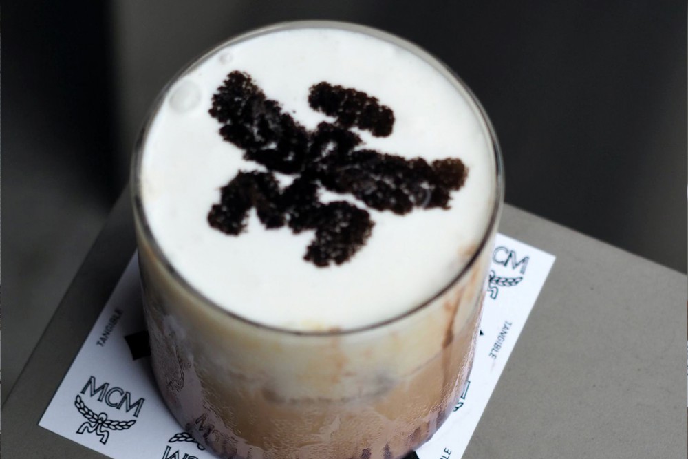 จุดเช็กอินของคาเฟ่ฮอปเปอร์ MCM ร่วม Collabs กับคาเฟ่สุดฮิต Tangible Bangkok ภายใต้คอนเซ็ปต์ "MCM MAXI CAFE"