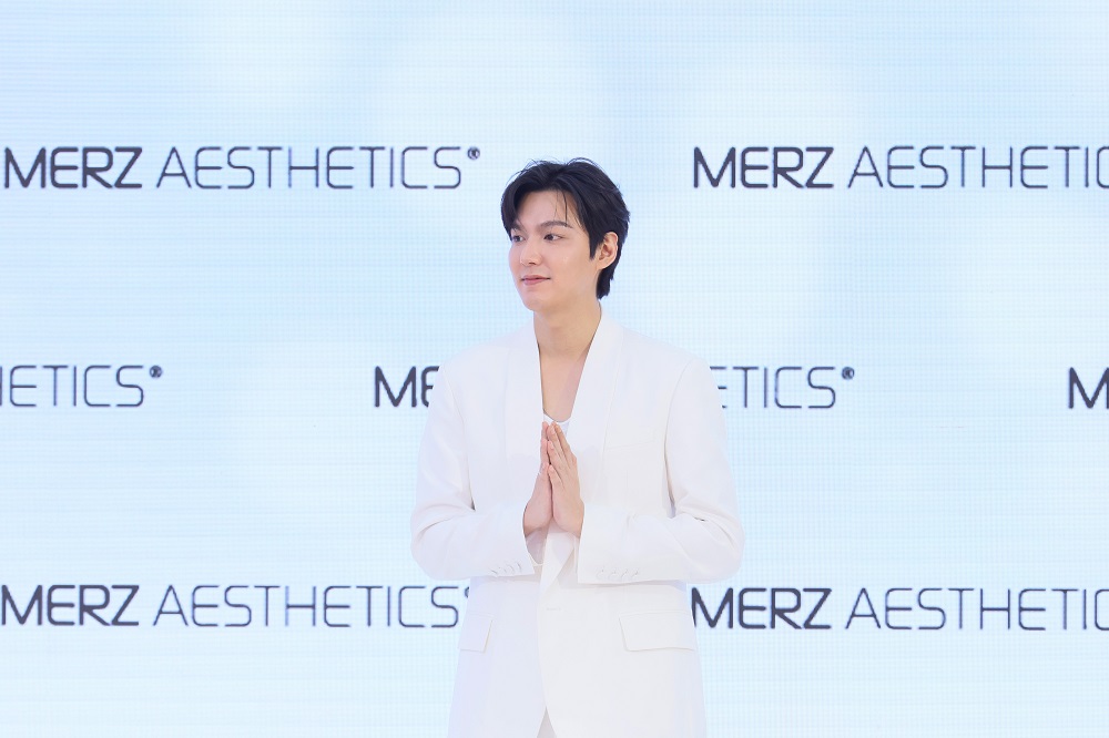 กรี๊ดสนั่น! “อีมินโฮ” กลับมาเยือนเมืองไทยหลังหายไป 7 ปี เพื่อร่วมงาน MERZ AESTHETIC EXPO: HAUS OF CONFIDENCE 