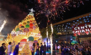 เริ่มแล้ว!! เทศกาลสีสันกาสะลอง 2023 ต้อนรับเทศกาลแห่งความสุขด้วยต้นคริสต์มาสหมอกพันวา