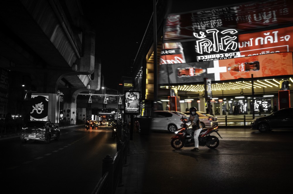 Capturing Bangkok's Essence: 'Bangkok Reflection' Photo Exhibition by Somchat Apaisuwan 