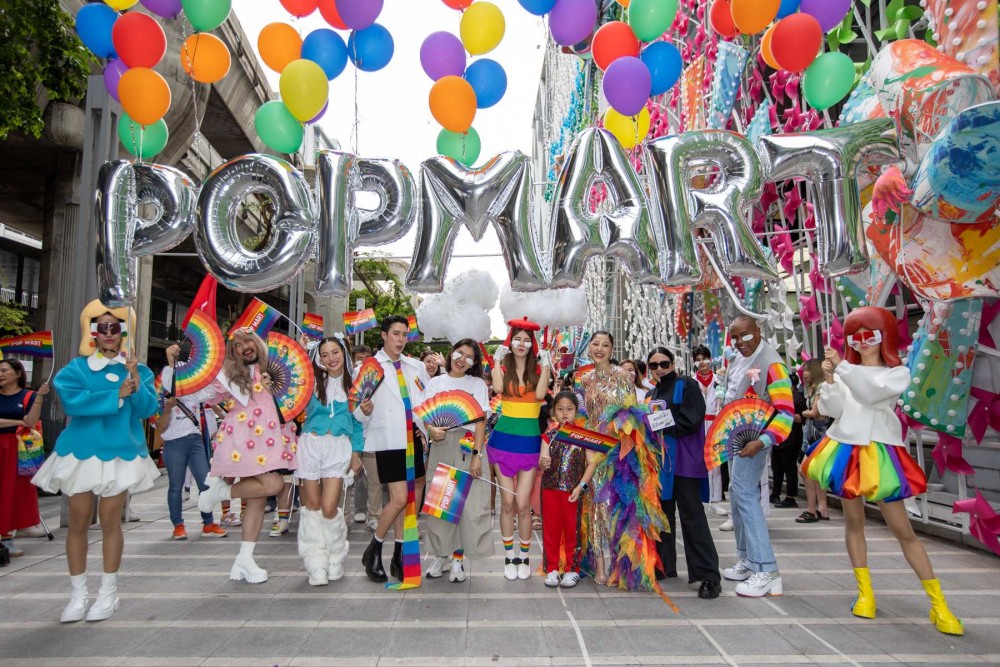 POP MART นำทีมชาวป๊อปกว่า 100 ชีวิต ร่วมพาเหรด Rhythm of Pride สนับสนุนความเท่าเทียม