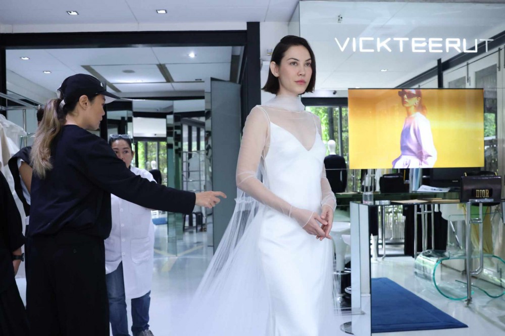 เปิดเบื้องหลังชุดแต่งงาน แมท-ภีรนีย์ จากแบรนด์ VICKTEERUT