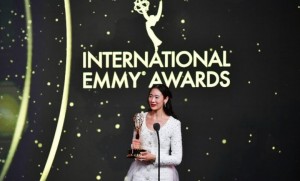 ออกแบบ ชุติมณฑน์ นักแสดงไทยคนแรก เจ้าของรางวัลนักแสดงหญิงยอดเยี่ยมจากเวที Emmy Awards