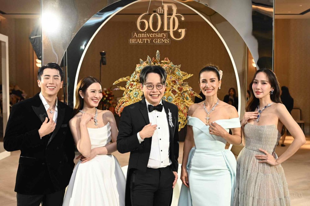 "ผึ้งเบญจรงค์" ผลงานชิ้นพิเศษในโอกาสฉลองครบรอบ 60 ปี บิวตี้ เจมส์