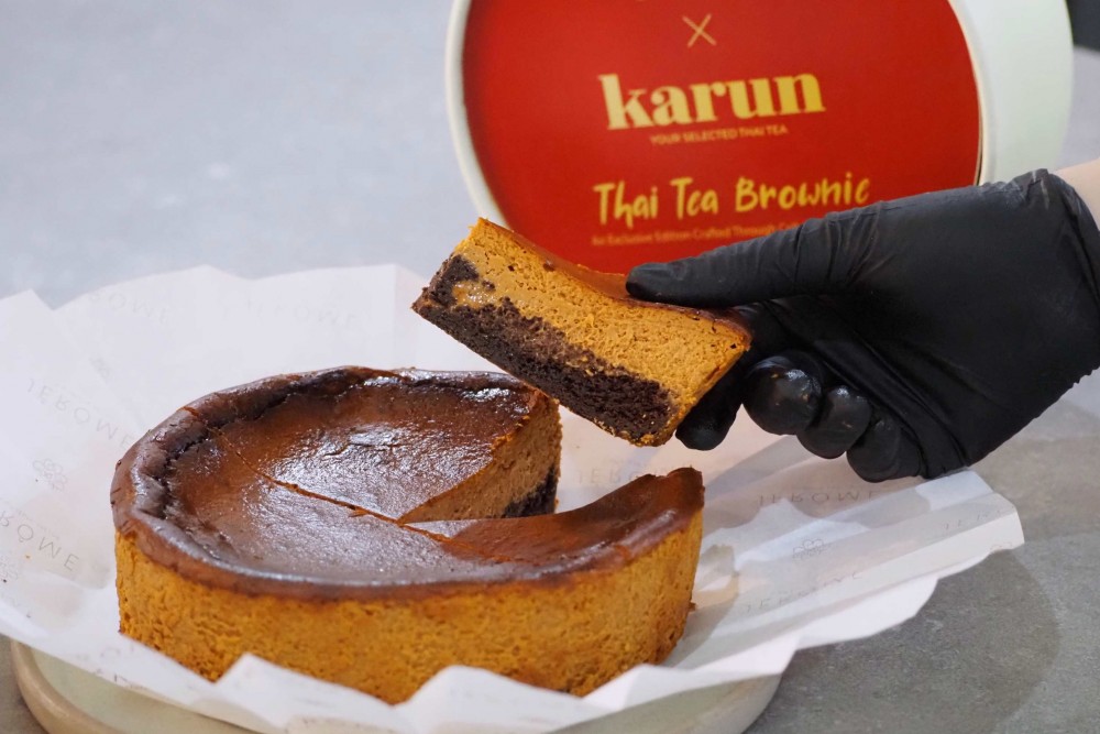 Thai Tea Brownie ความหอมละมุนของชาไทยที่แทรกอยู่ในชีสเค้กจากดาวมิชลิน
