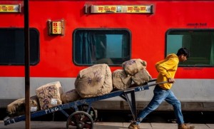 At the Heart of Faith: Samatcha Apaisuwan Captures the Soul of Bangkok’s Little India in a New Diwali Photo Exhibition