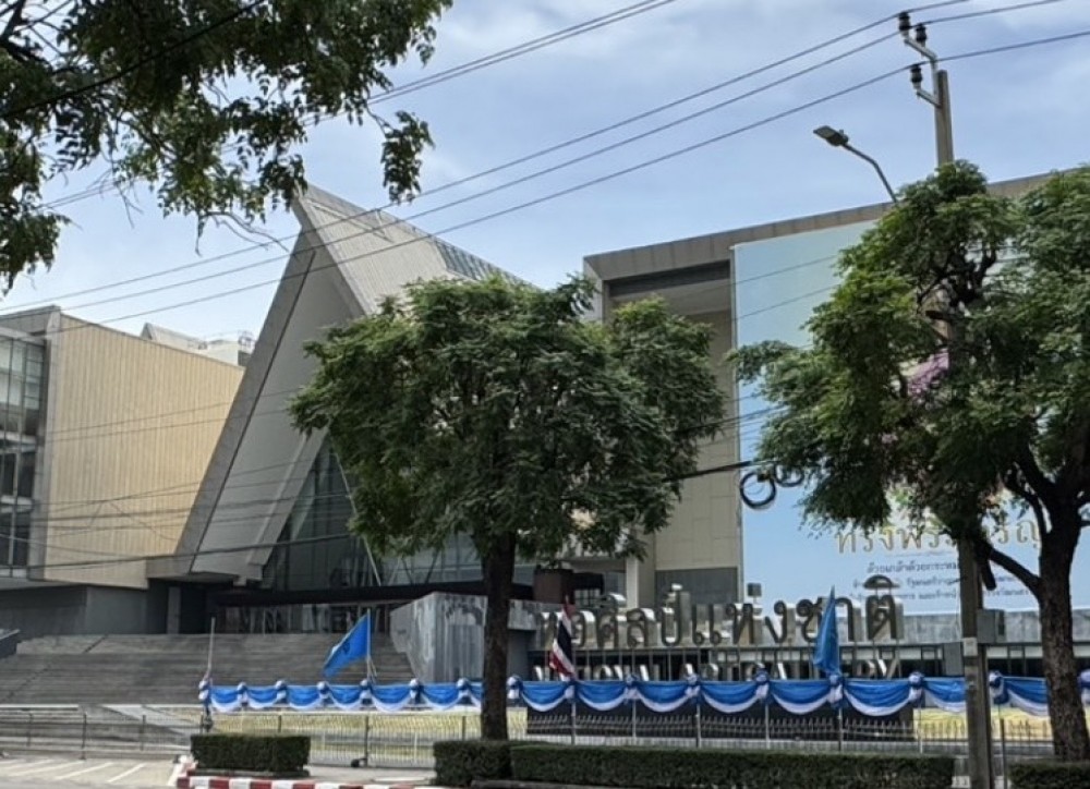 หอศิลป์ที่รอคอย กับหอคอยที่ โครตรอ