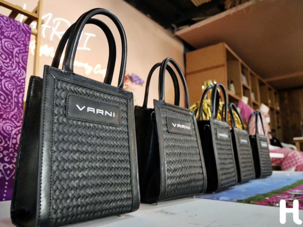 จากทุนพระราชทาน สู่แบรนด์ VARNI Craft ผู้พลิกฟื้นกระจูดทะเลน้อยเป็นหัตถศิลป์พรีเมียมในตลาดโลก