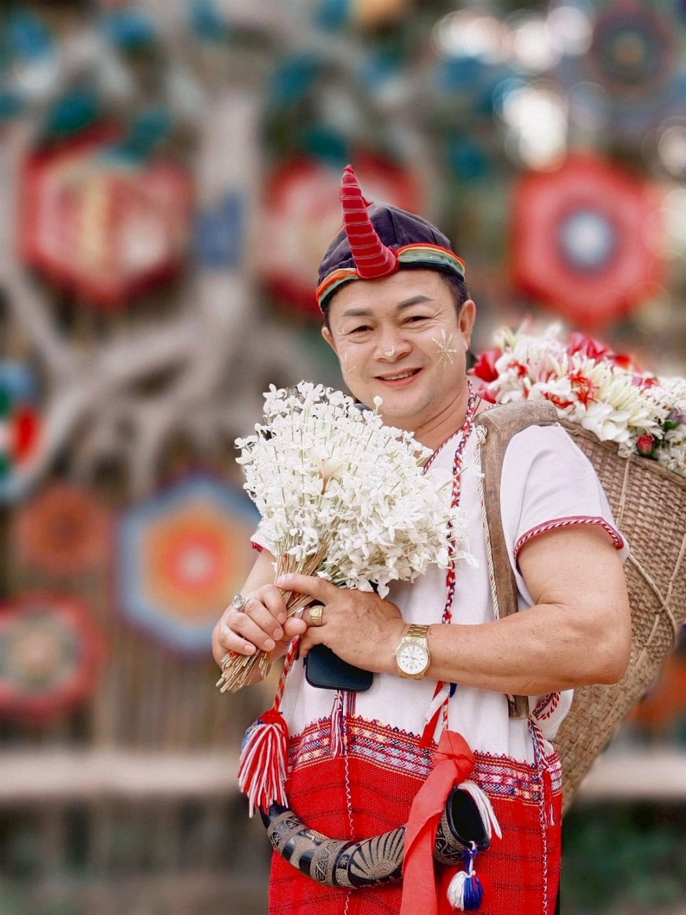 ภัทรพงศ์ วงศ์กิจเกษม : ผู้นำตลาดโอ๊ะป่อยให้เติบโตบนทางสายพอเพียง จากลำน้ำภาชี สู่ตลาดวิถีพุทธที่เติบโตด้วยหัวใจชุมชน