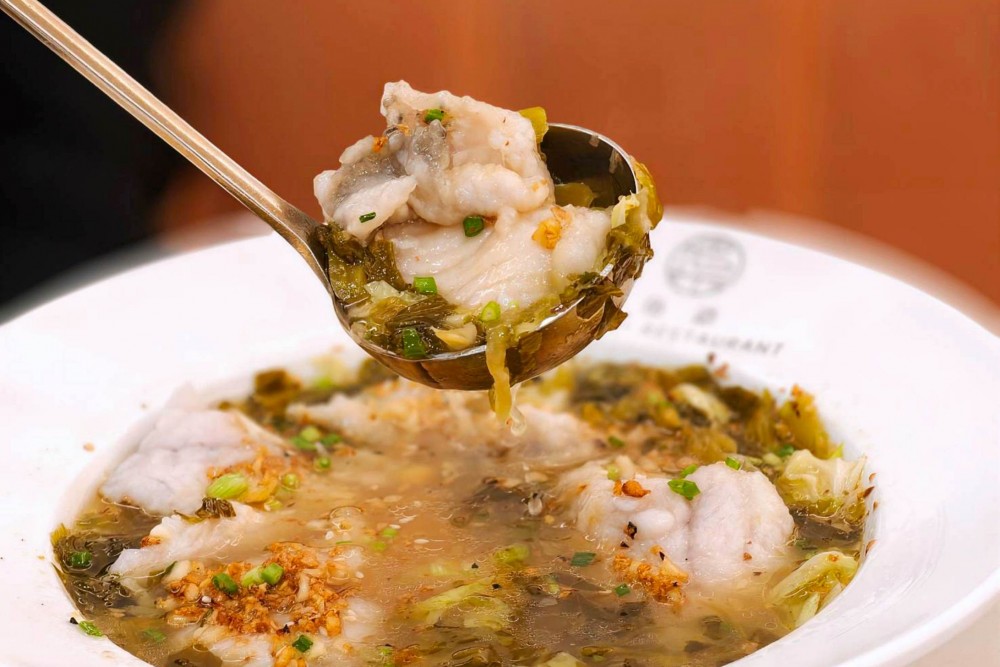 ต้มปลาผักกาดดอง: ซุปเปรี้ยวอุ่นใจที่คนไทยและโลกกำลังหลงรัก