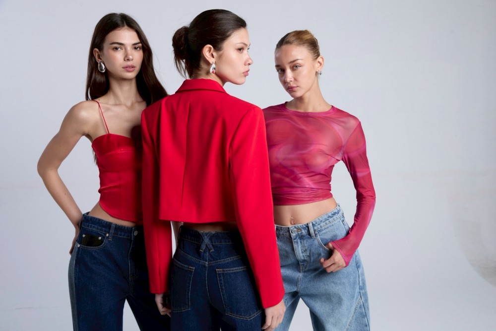 รวมแฟชั่นสีแดงจาก 8 แบรนด์ดัง กับนิยามใหม่ของตรุษจีน 2026