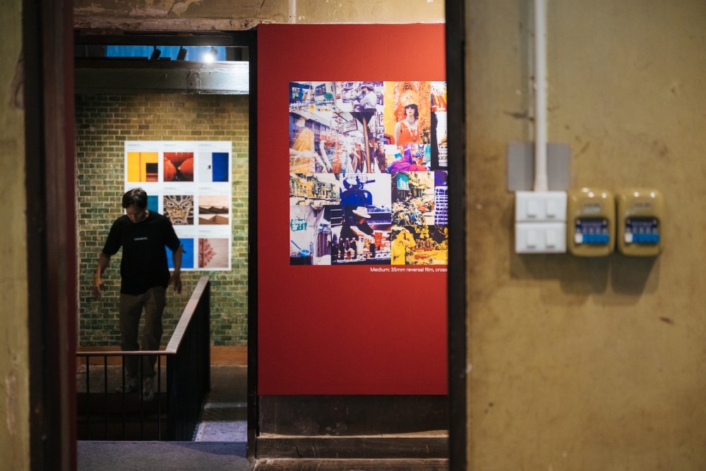 CHROMATIC: นิทรรศการภาพถ่ายย่านทรงวาด–พาหุรัด ผ่านสีสันของชุมชน | TAY Songwat