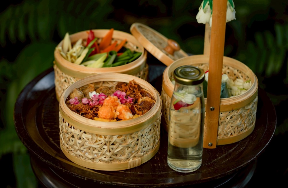 Cooling the Senses: The Royal Art of Khao Chae at Benjarong