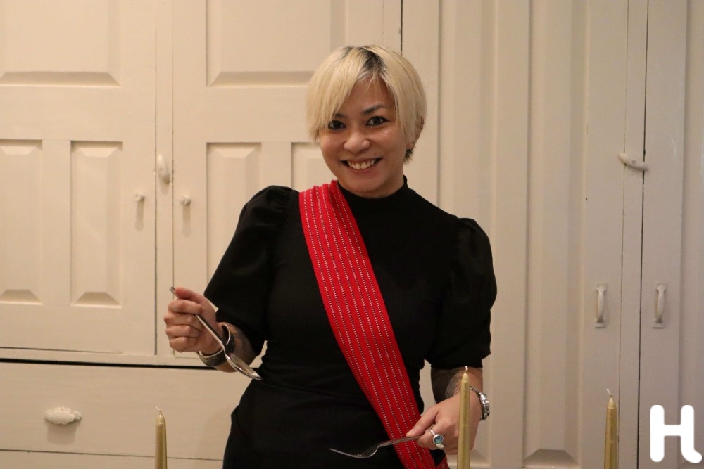 SIRI is IRIS: ศิลปะสะท้อนตัวตนผ่านหยดน้ำตาและดอกไม้ของ ‘สิริฉาย เอาฬาร’