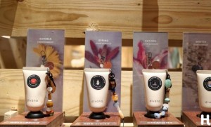 เปิดประสบการณ์กลิ่น–ศิลปะ–รสชาติ กับ “divana Perfumery & Café” แฟลกชิปใหม่ใจกลางเมือง