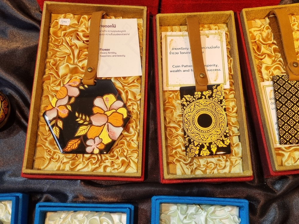 smartphone case ลงรัก /contemporary craft Thailand