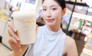 ชิม 12 เมนูอร่อยที่ได้แรงบันดาลใจจาก “สีแห่งปี-CLOUD DANCER” ในแคมเปญ MEGA CLOUD PARTY