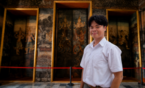 นรามินท์ พุ่มพวง จากมัคคุเทศก์น้อยผู้ฝันอยากเรียนโบราณคดี สู่อาสาสมัครนำชมวัดพระแก้ววังหน้า