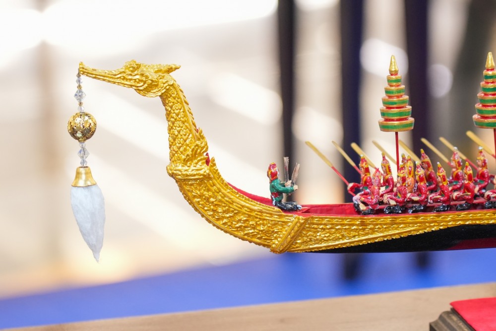 รู้จักเรือพระราชพิธี 52 ลำ ผ่านนิทรรศการ “สี สรรค์ สะท้อนศิลป์” ที่ไอคอนสยาม