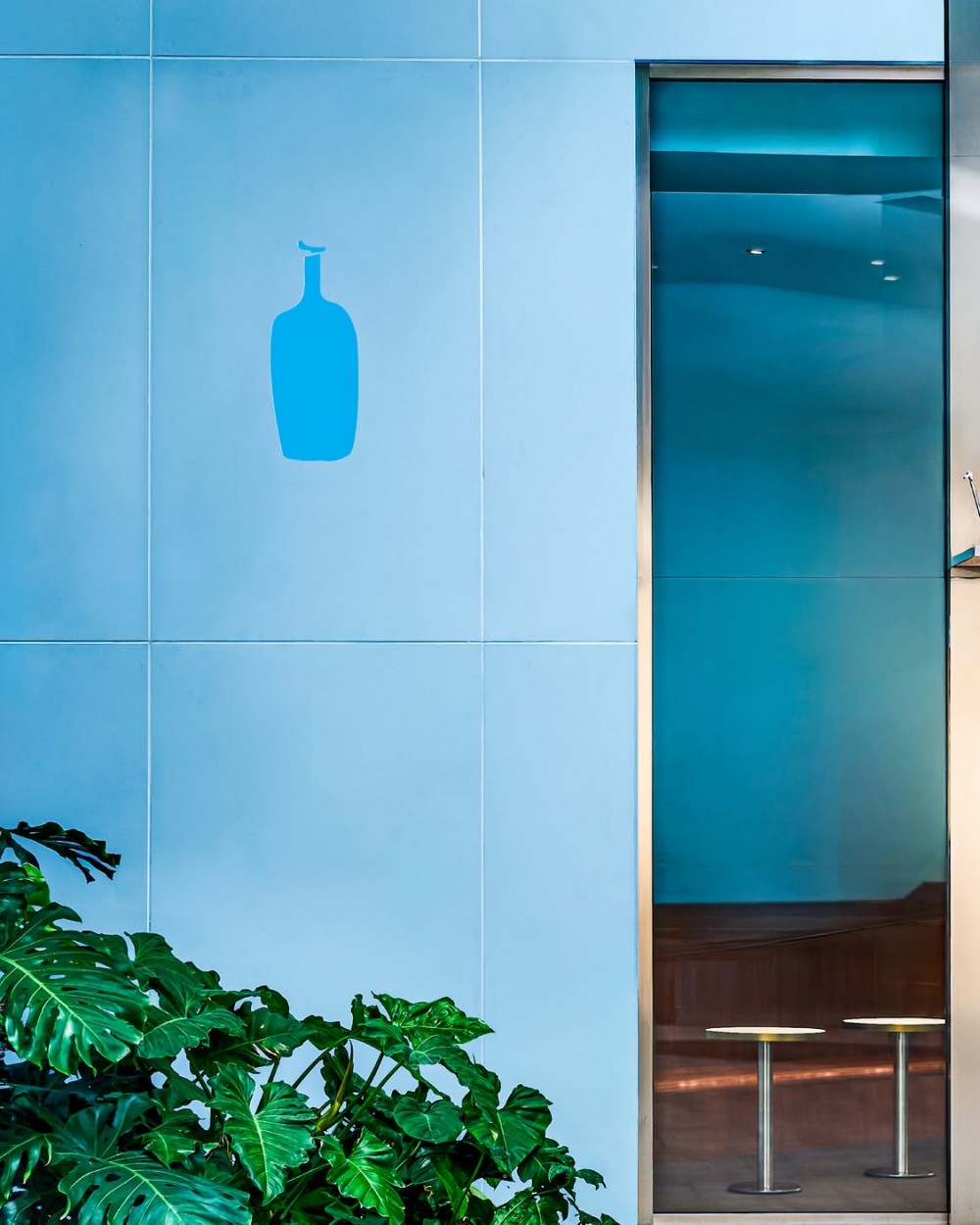 “Blue Bottle Coffee“ Flagship แห่งการชง Pour Over และวัฒนธรรมกาแฟที่ EmQuartier