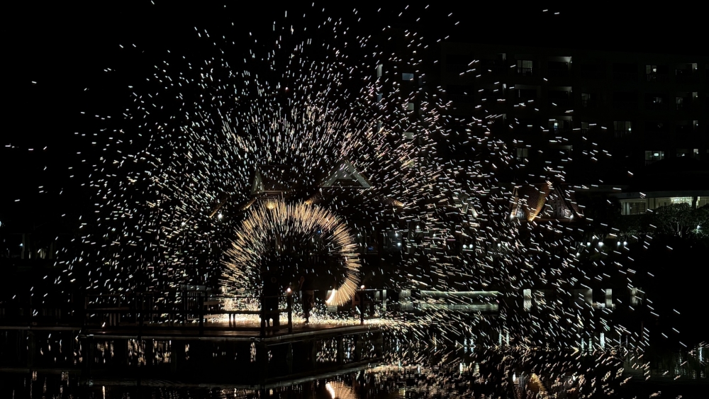 Nomada's Fire Show - Dusit Thani Hua Hin
