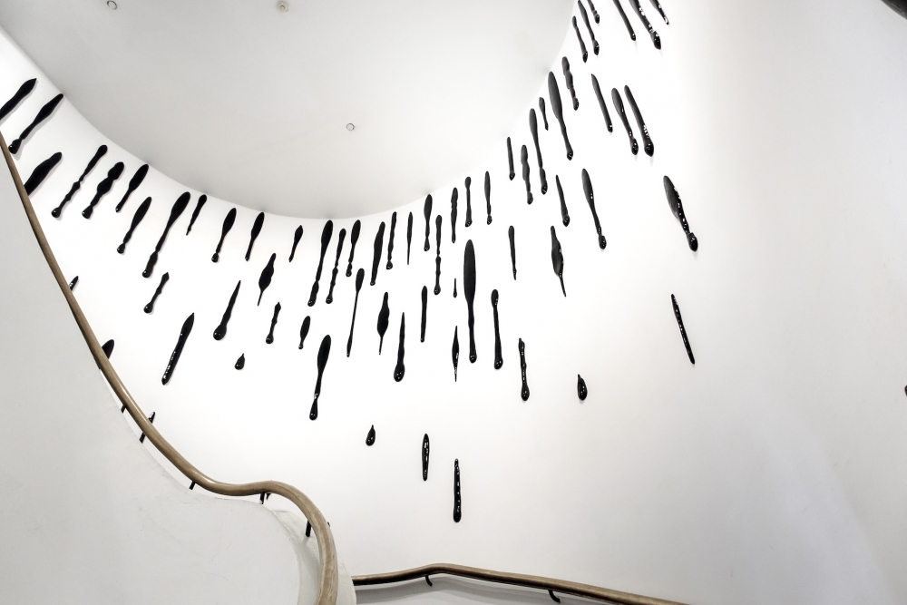 Liu Jianhua, Trace, 2011. Porcelain, Variable dimensions.